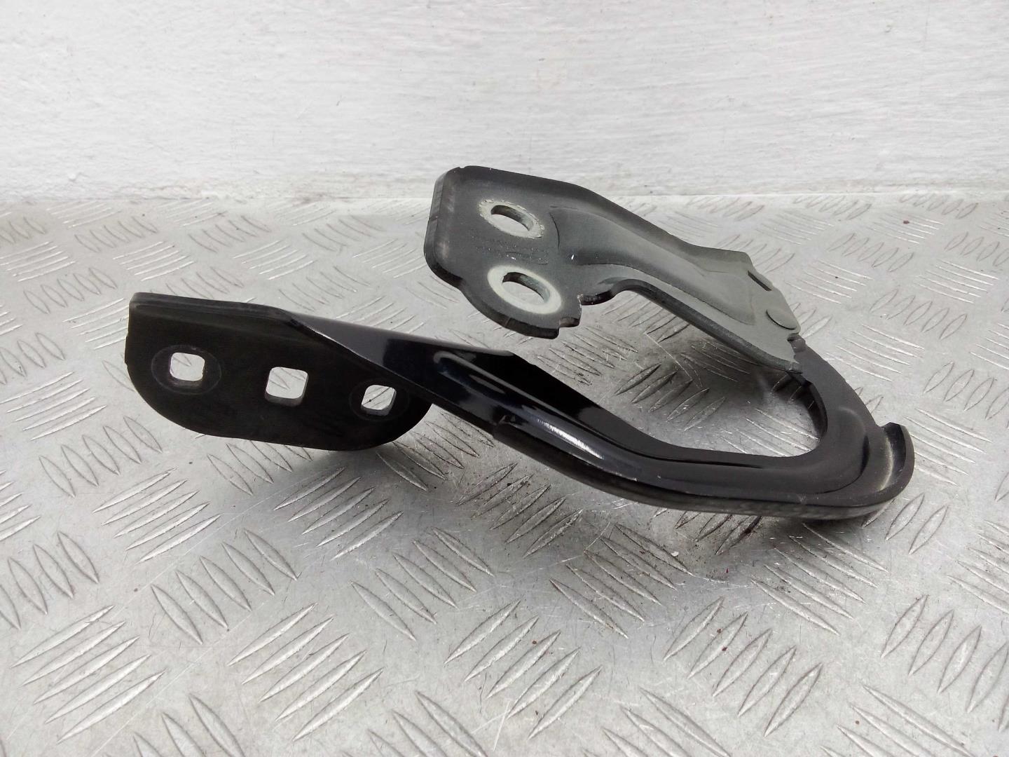 Петля капота левая