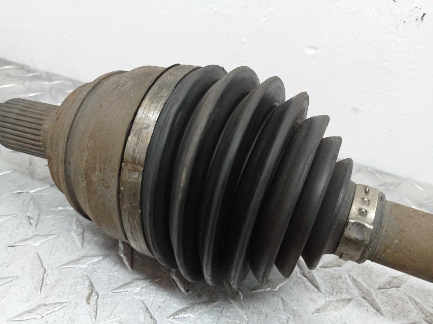 Полуось передняя левая