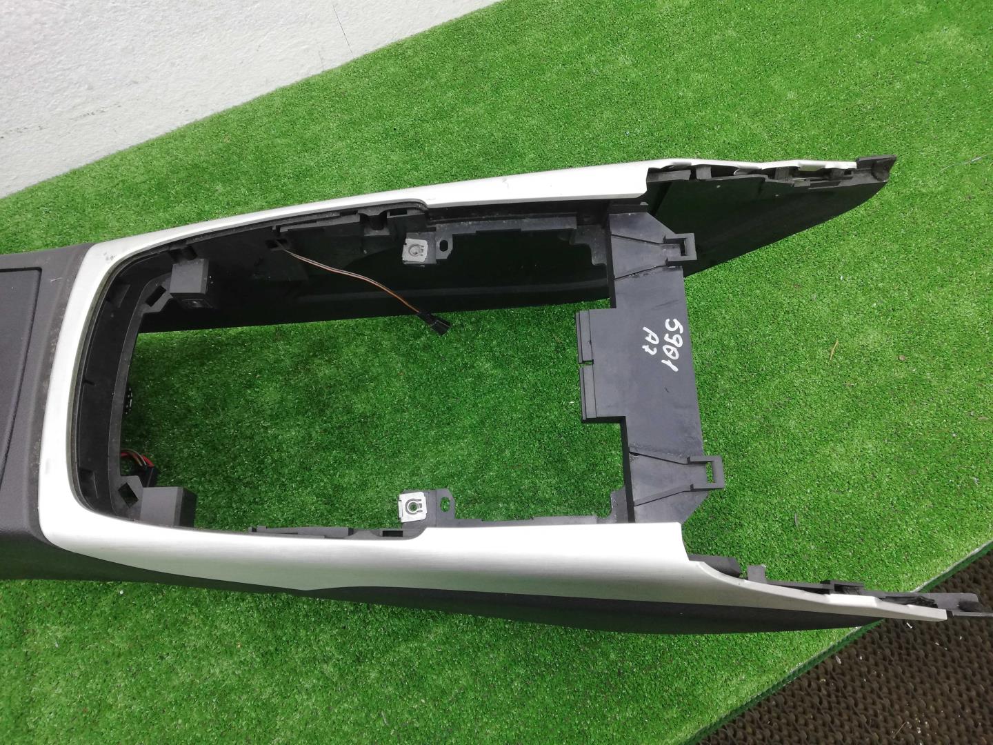 Подлокотник