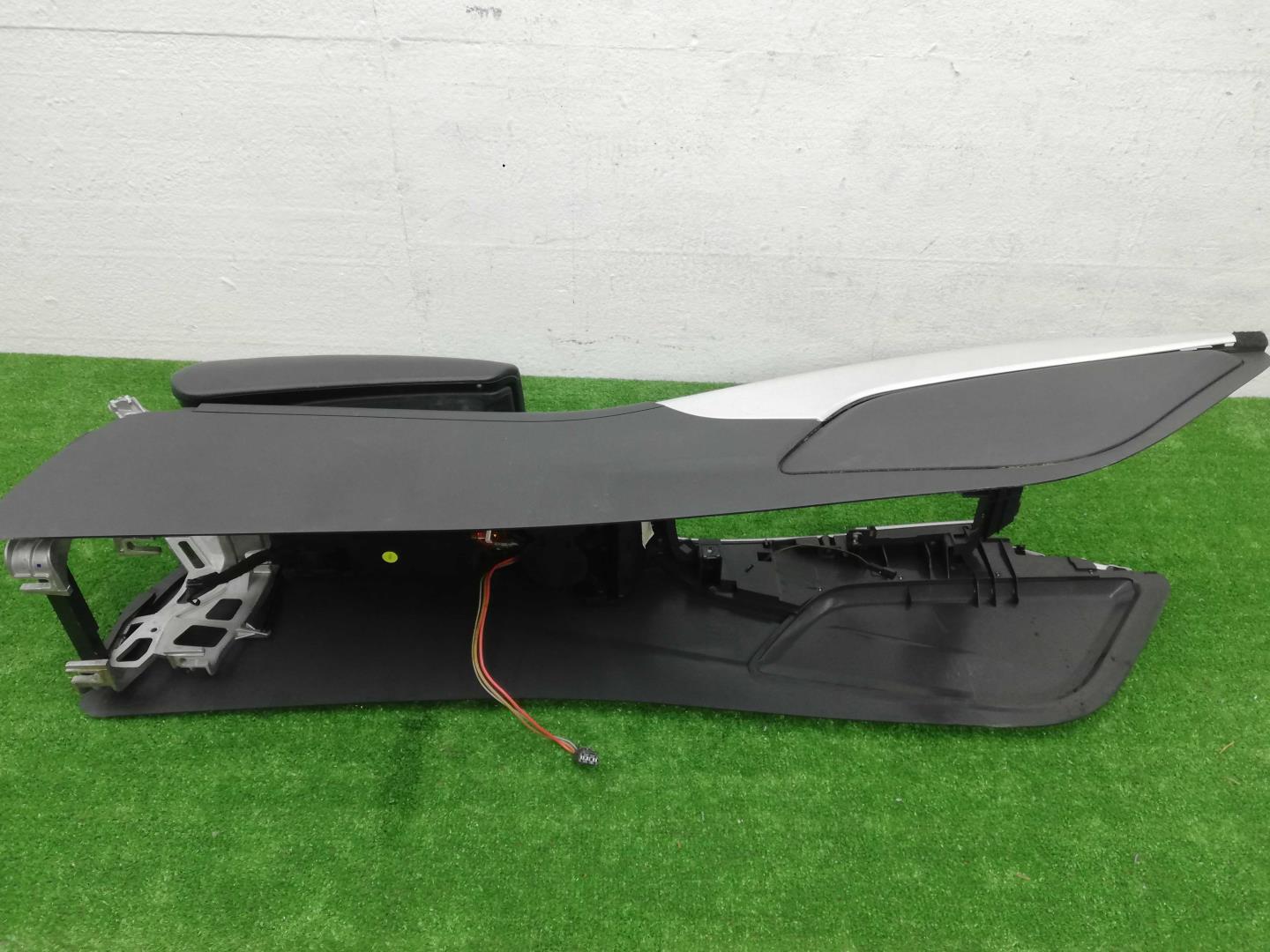 Подлокотник