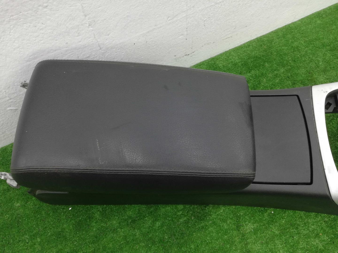 Подлокотник