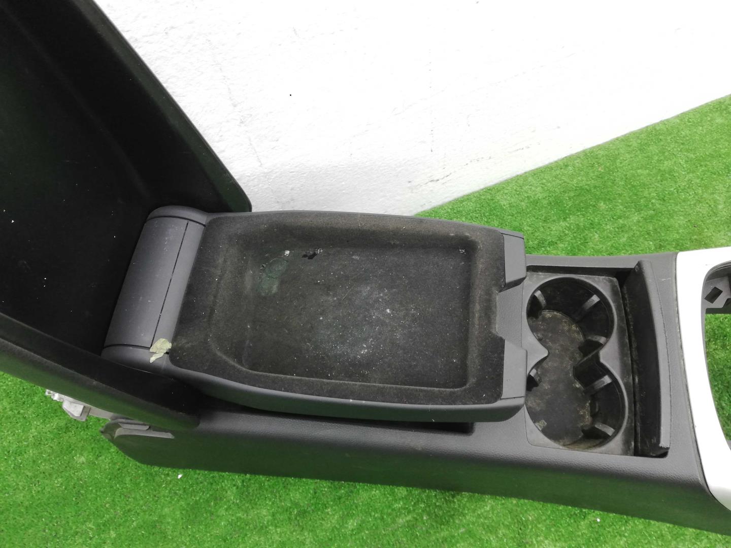 Подлокотник