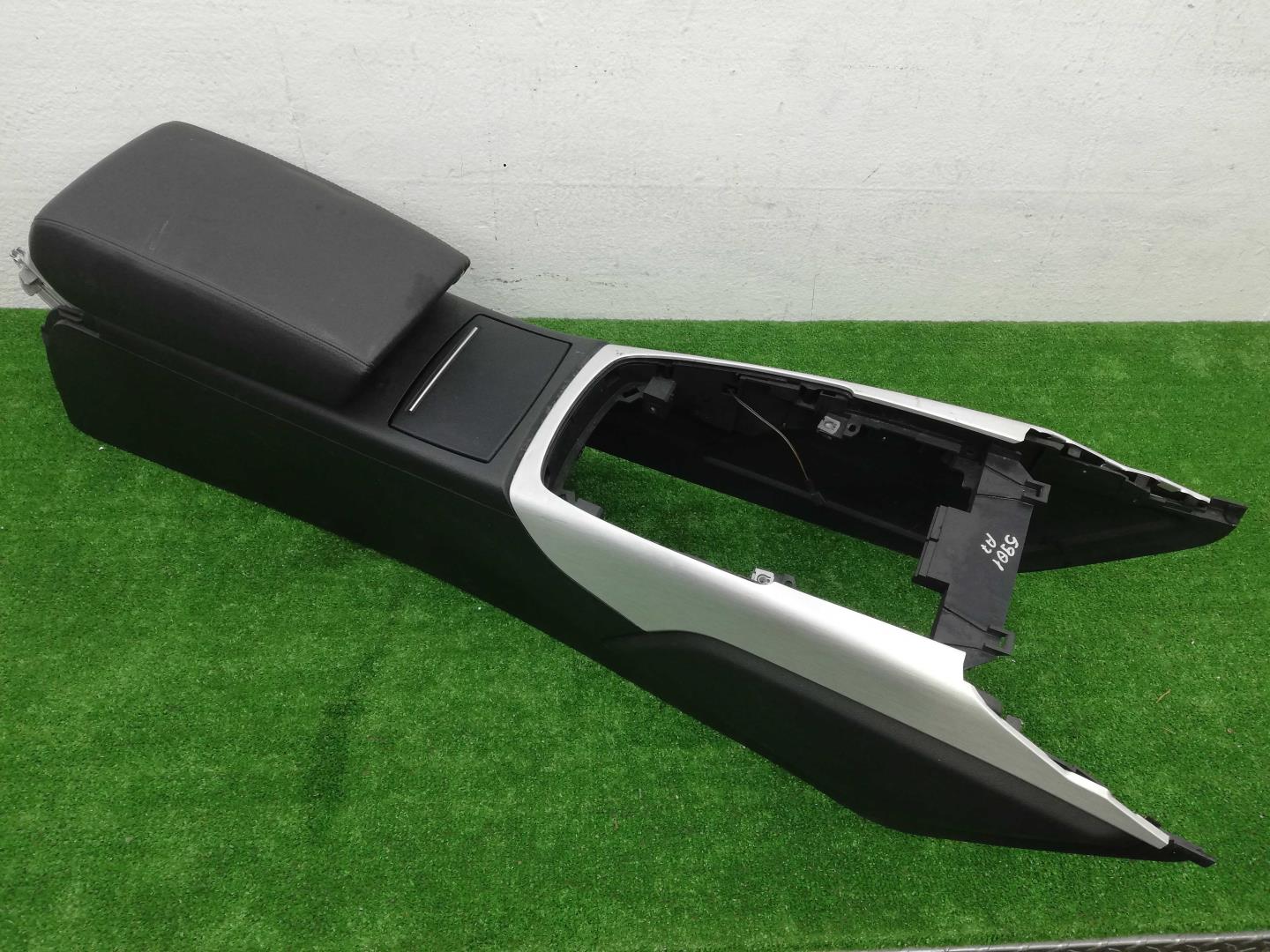 Подлокотник