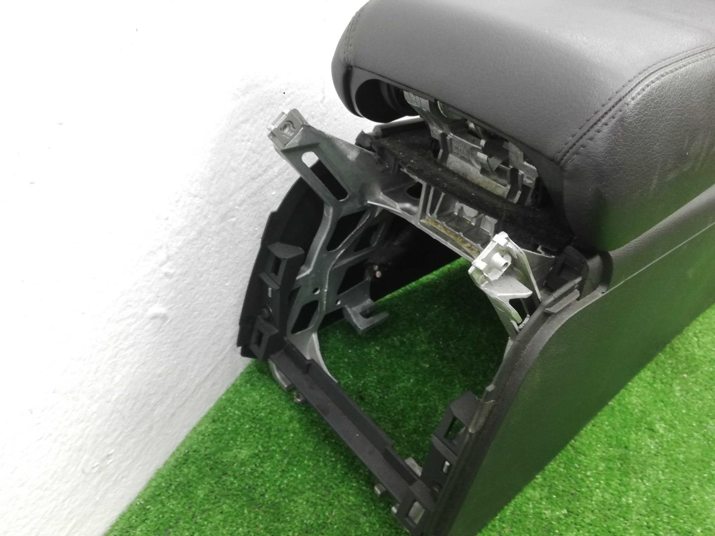 Подлокотник