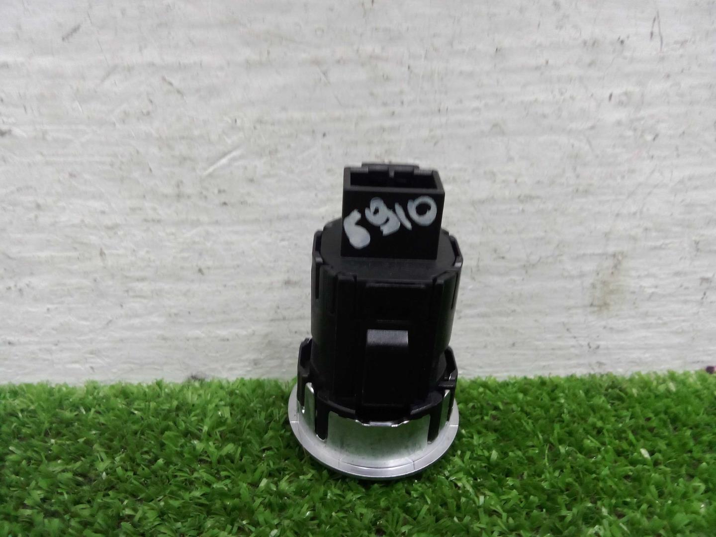 Кнопка запуска двигателя