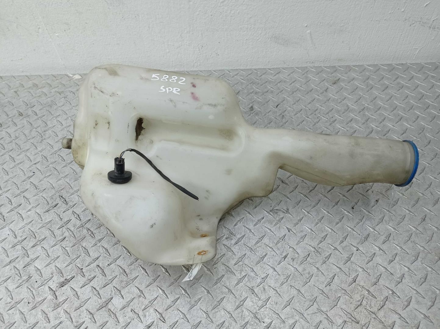 Бачок омывателя лобового стекла