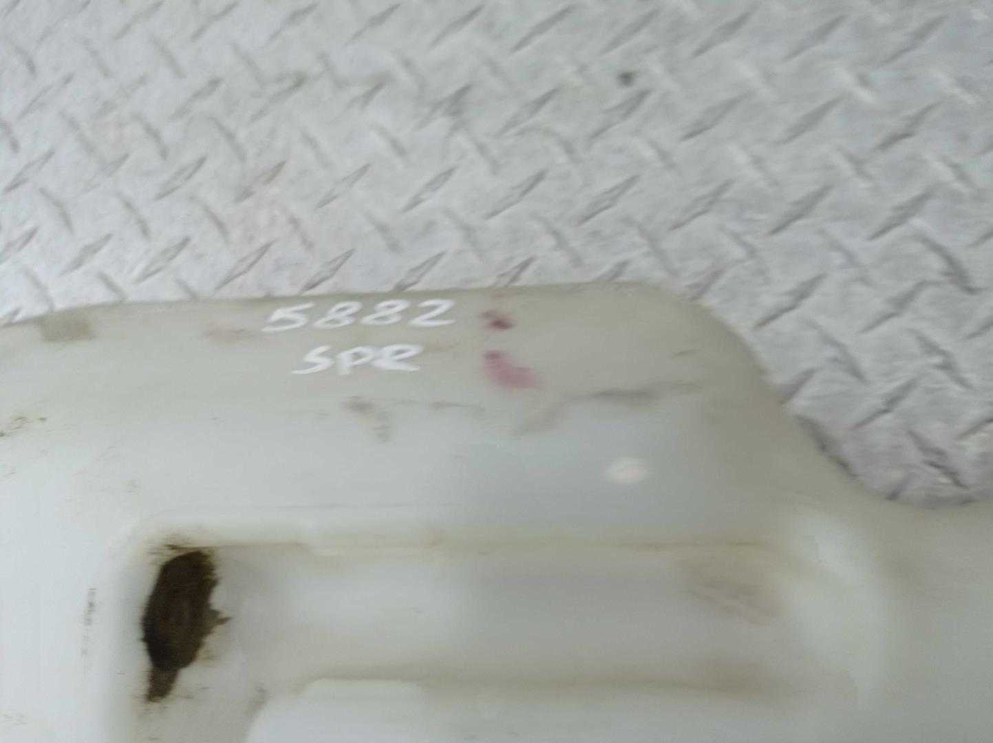 Бачок омывателя лобового стекла