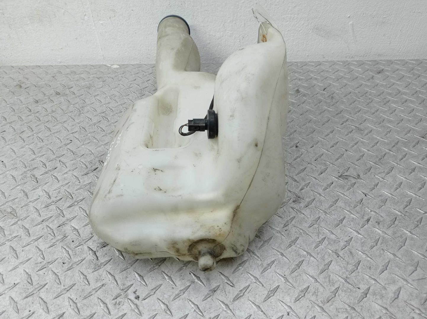 Бачок омывателя лобового стекла