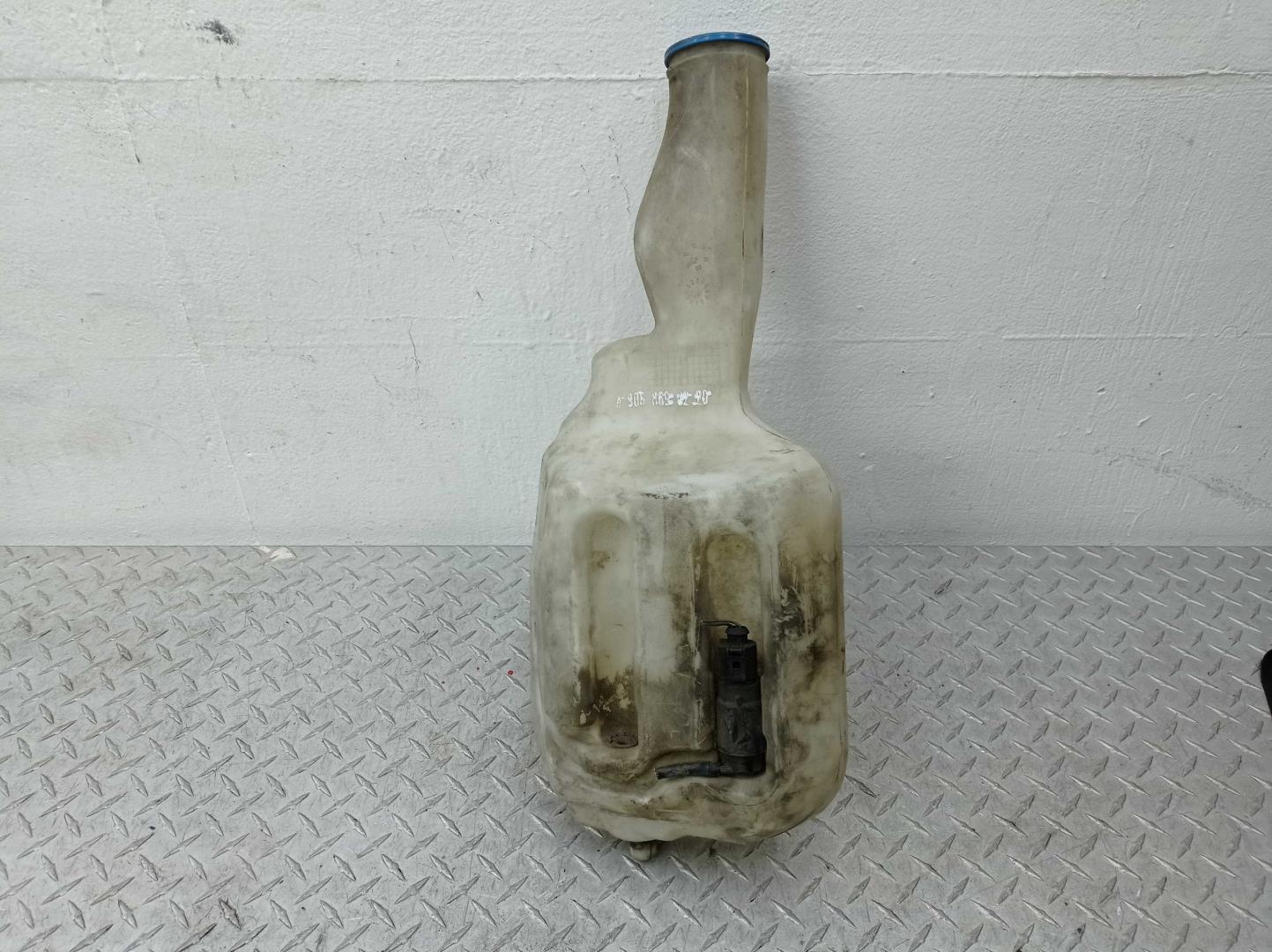 Бачок омывателя лобового стекла