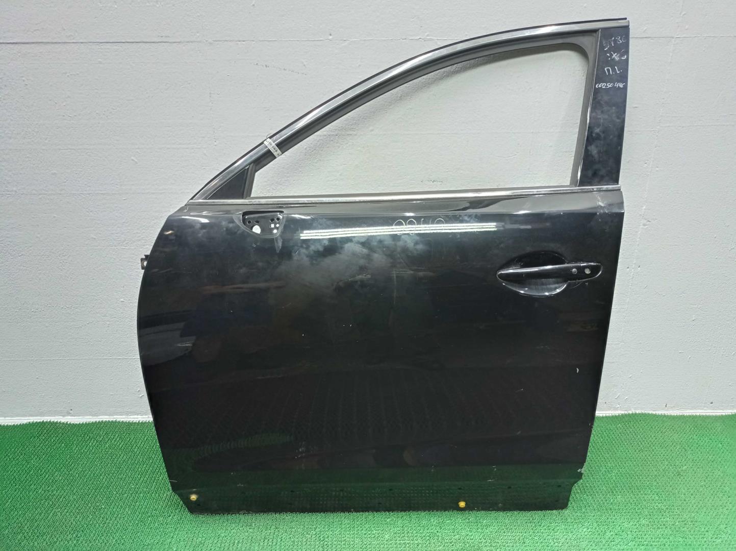 Замок двери передней левой