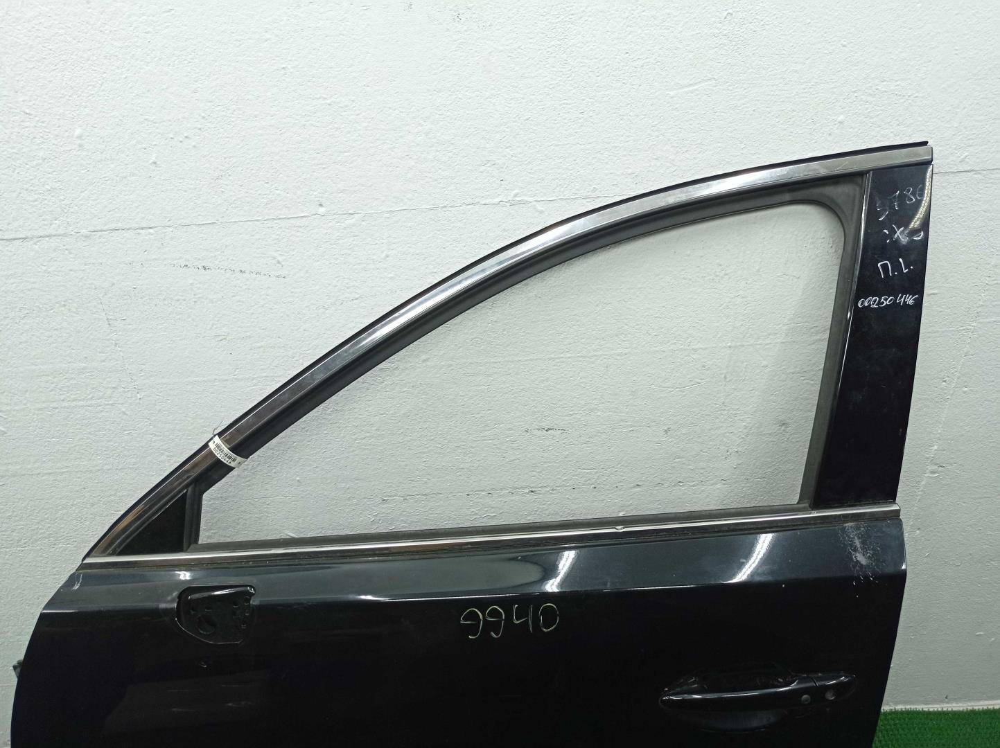 Замок двери передней левой