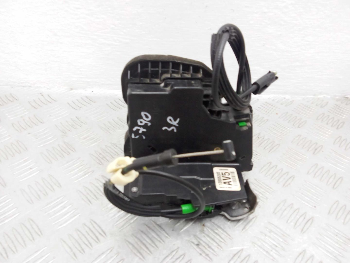 Замок двери задней правой