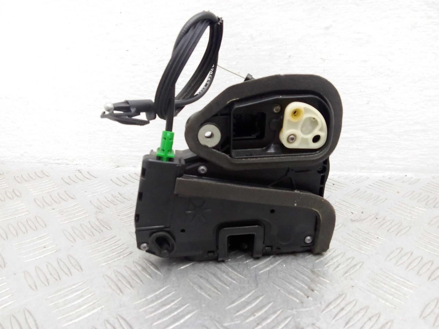 Замок двери задней правой