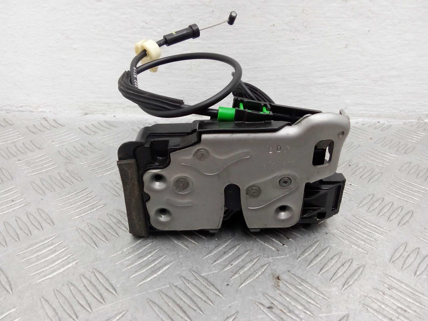 Замок двери задней правой