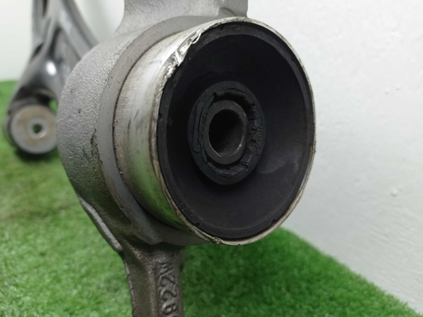 Рычаг передний нижний правый