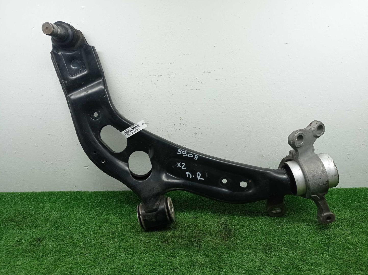 Рычаг передний нижний правый