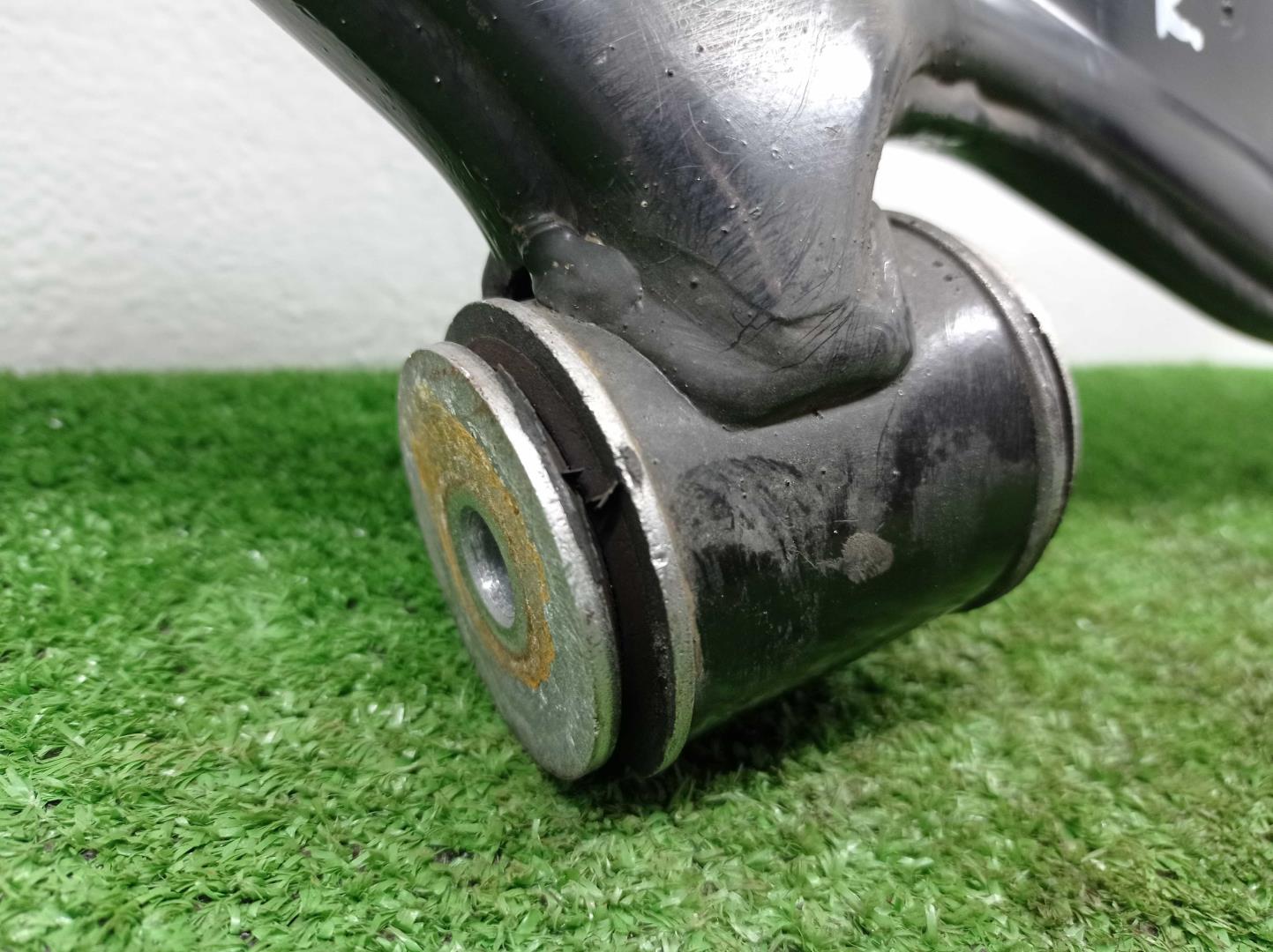 Рычаг передний нижний правый