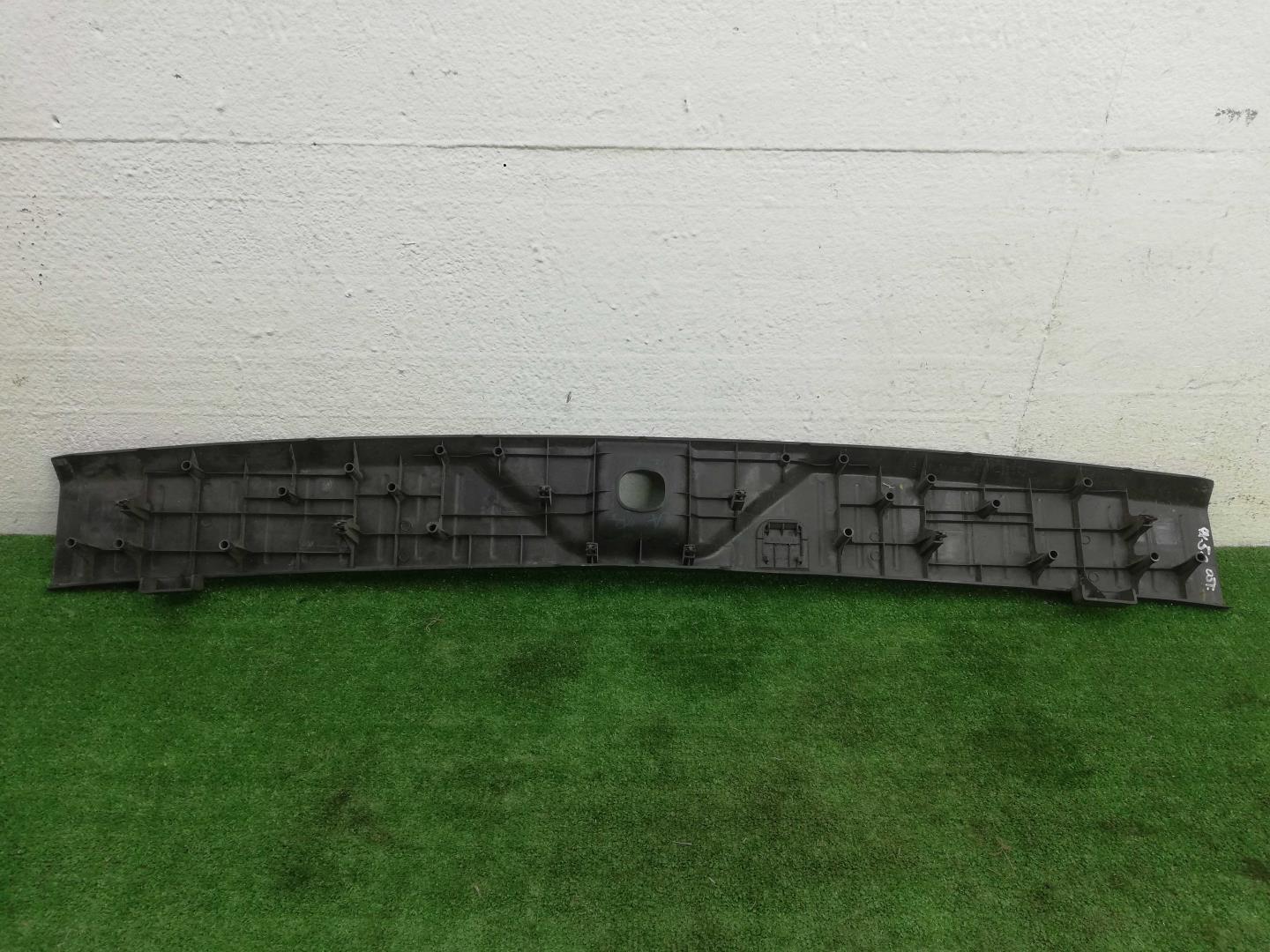 Накладка крышки багажника