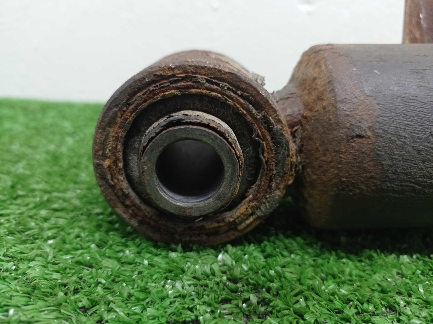 Амортизатор задний правый