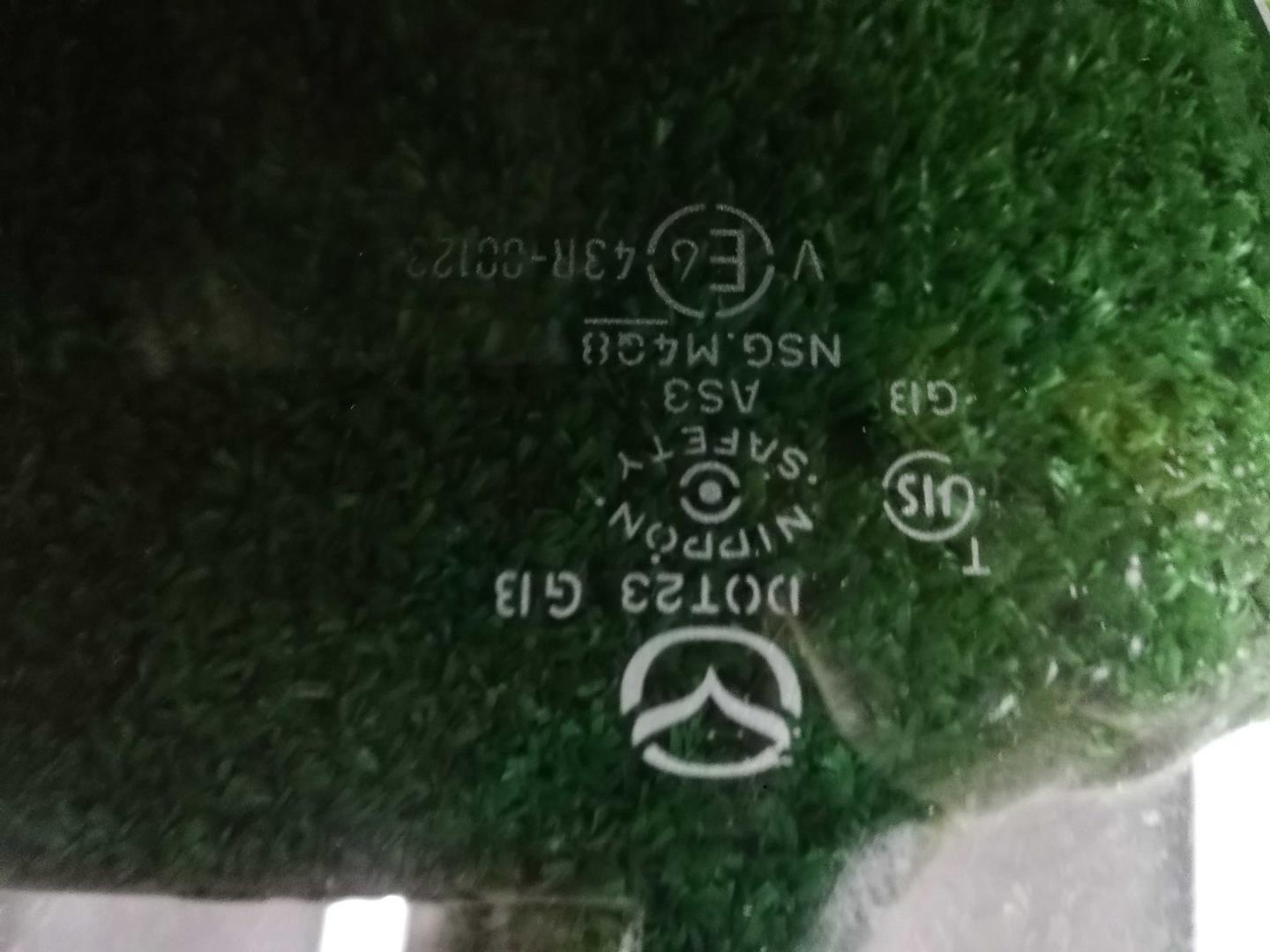 Стекло двери задней правой