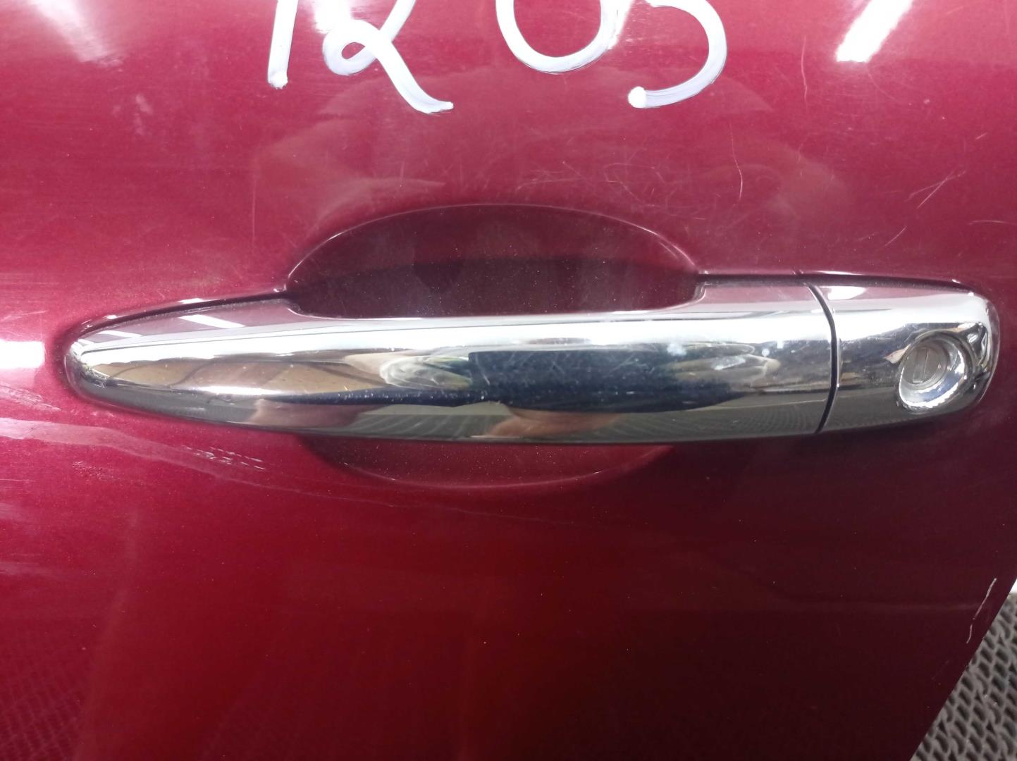 Замок двери передней левой