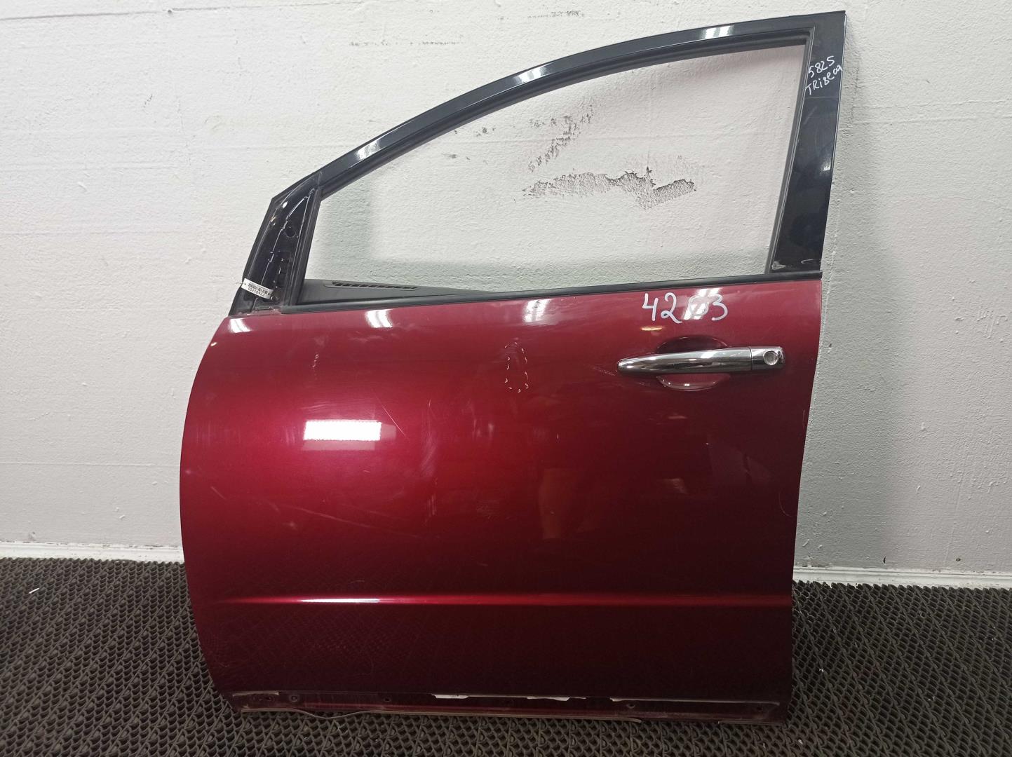 Замок двери передней левой