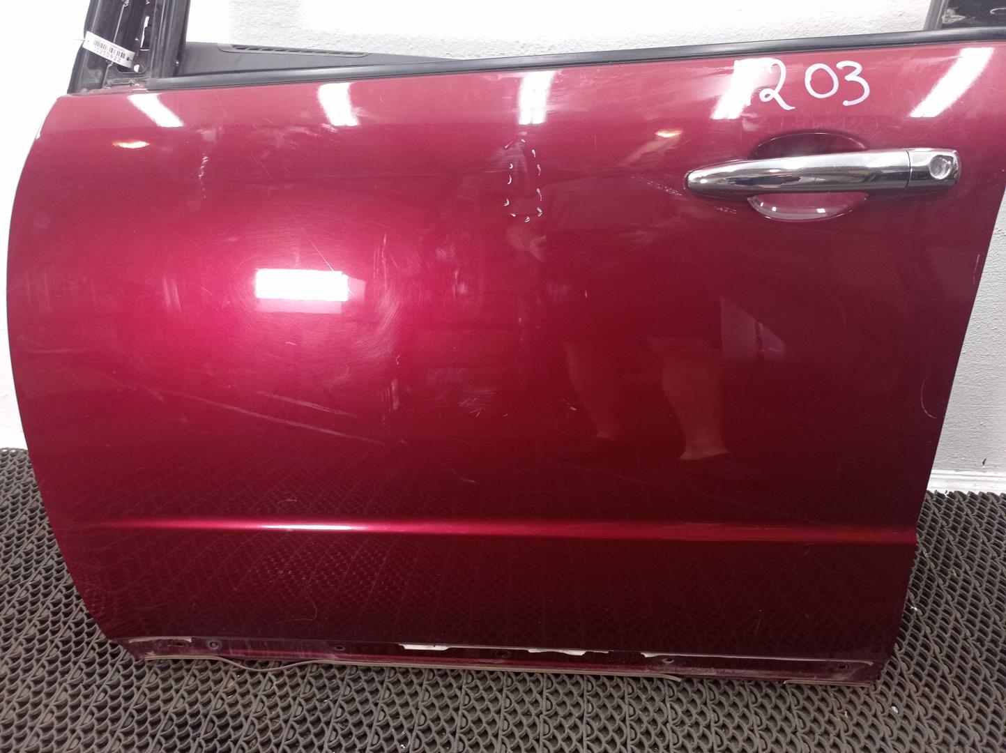 Замок двери передней левой