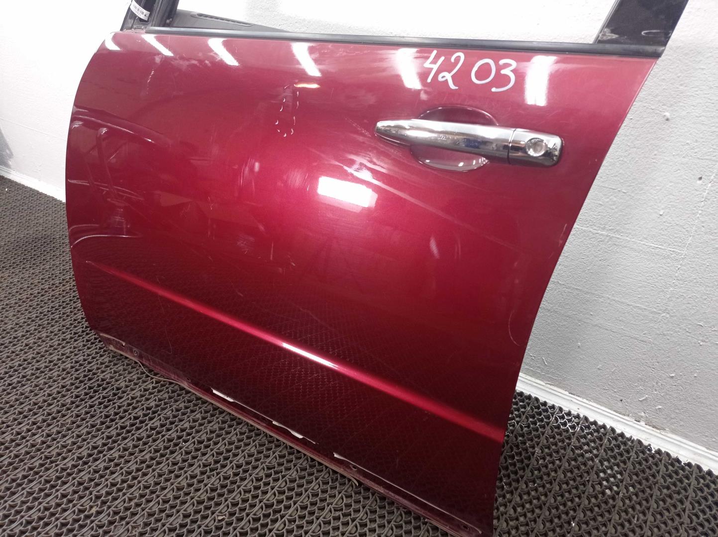 Замок двери передней левой