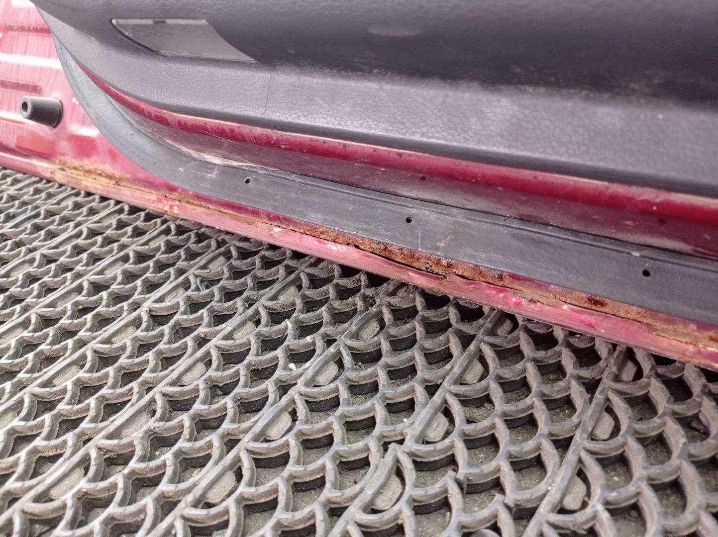 Замок двери передней левой