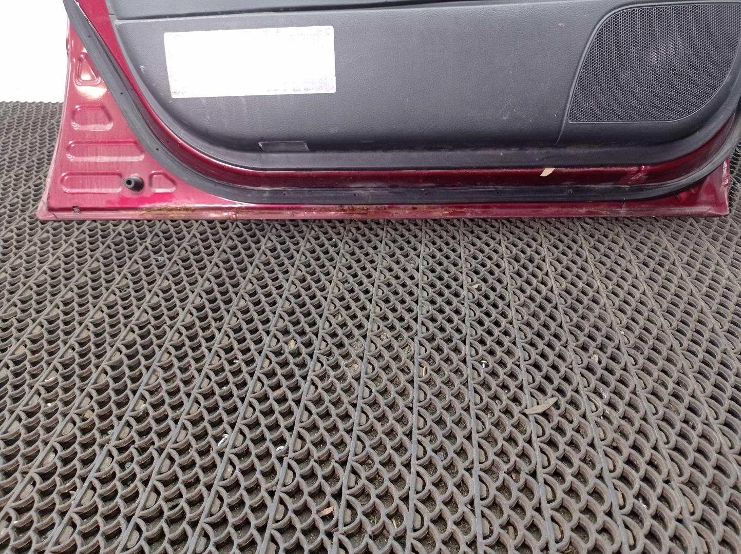 Замок двери передней левой