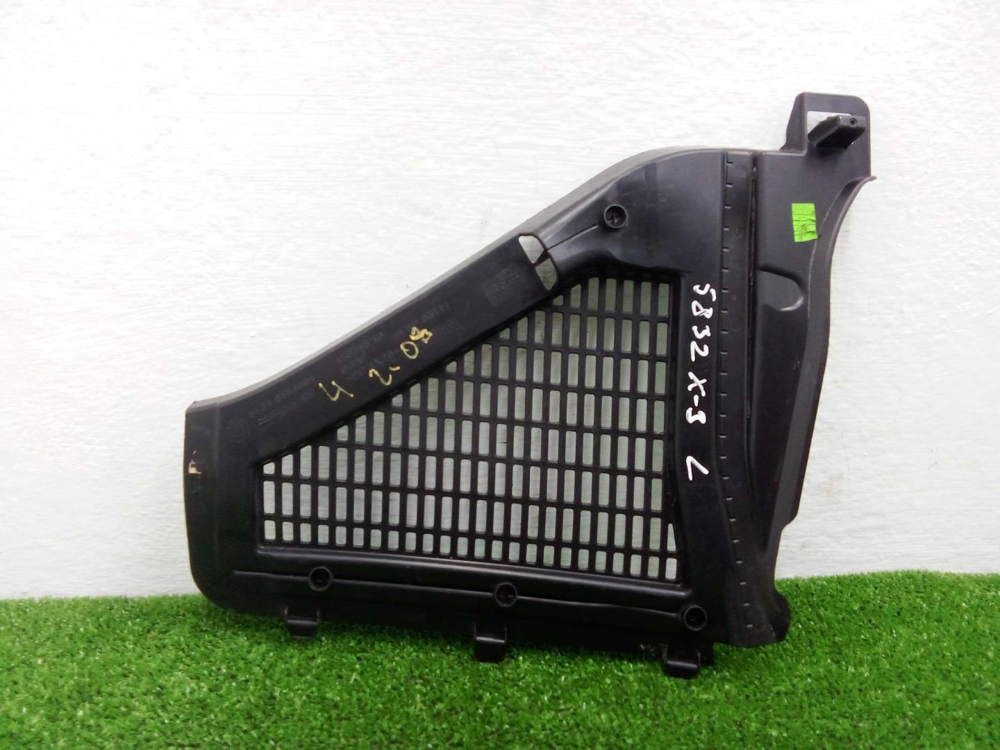 Решетка стеклоочистителей (Жабо)