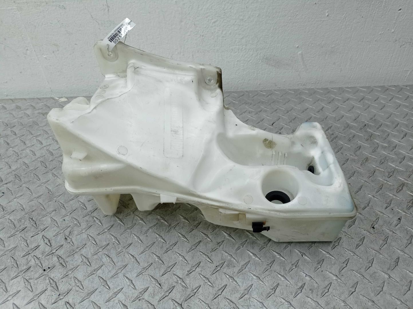 Бачок омывателя лобового стекла