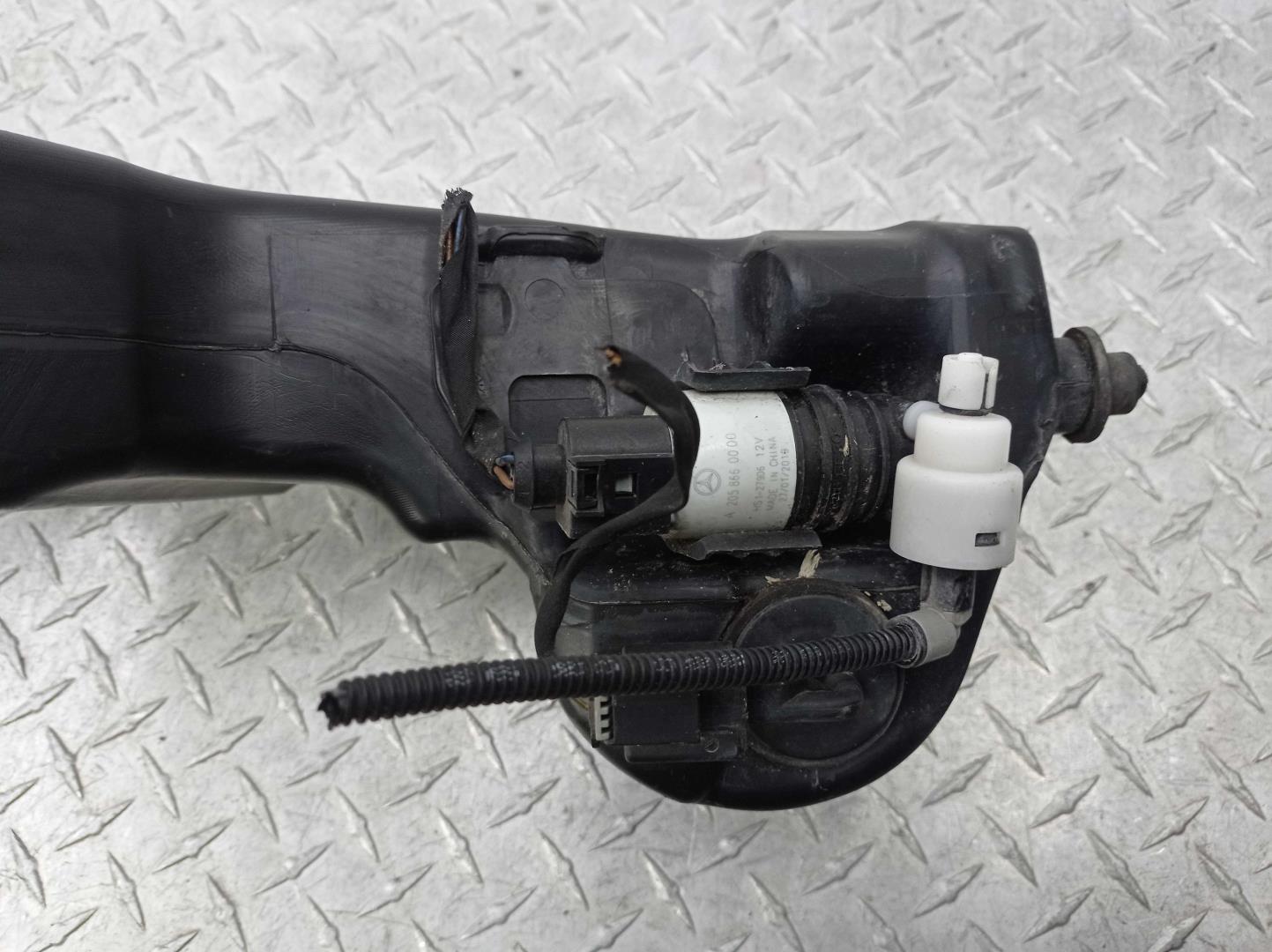 Бачок омывателя лобового стекла