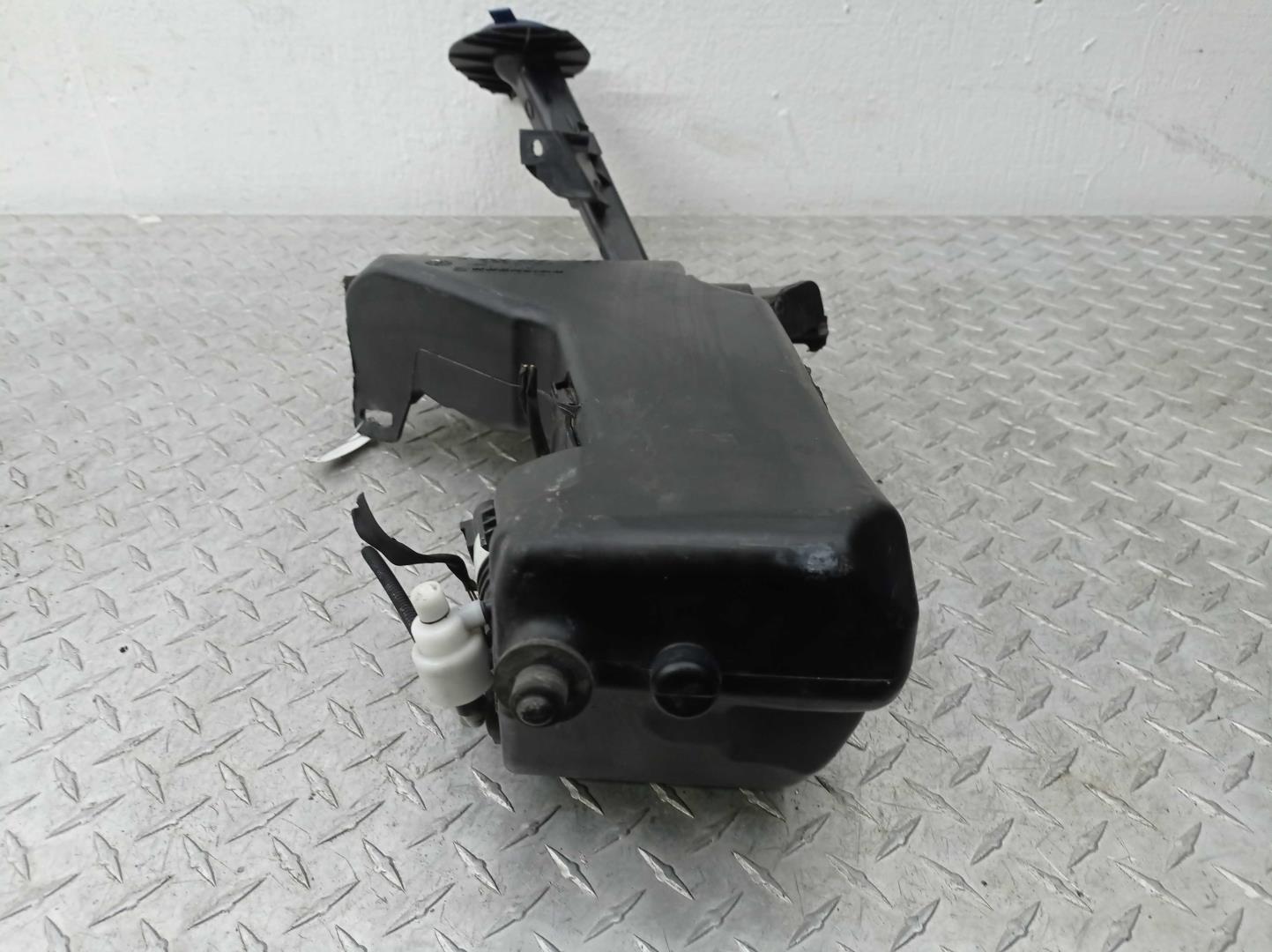 Бачок омывателя лобового стекла