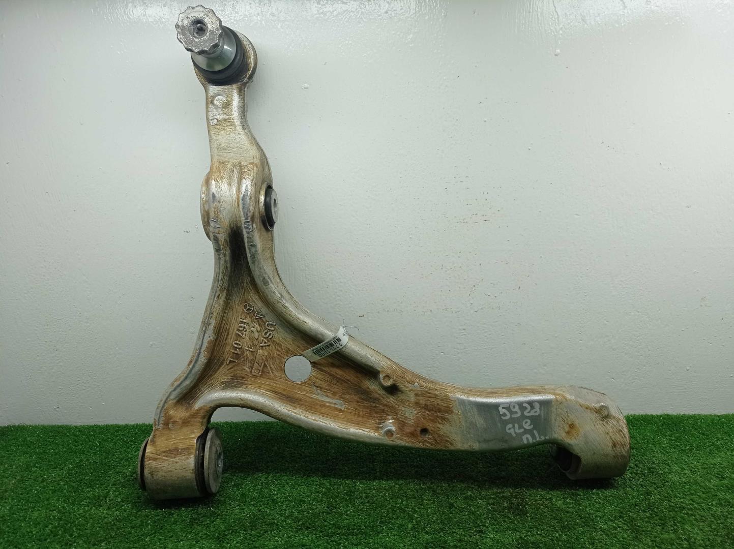 Рычаг передний нижний левый