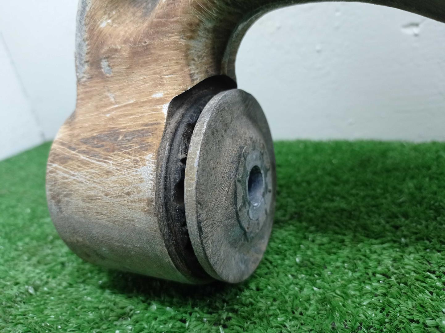 Рычаг передний нижний левый