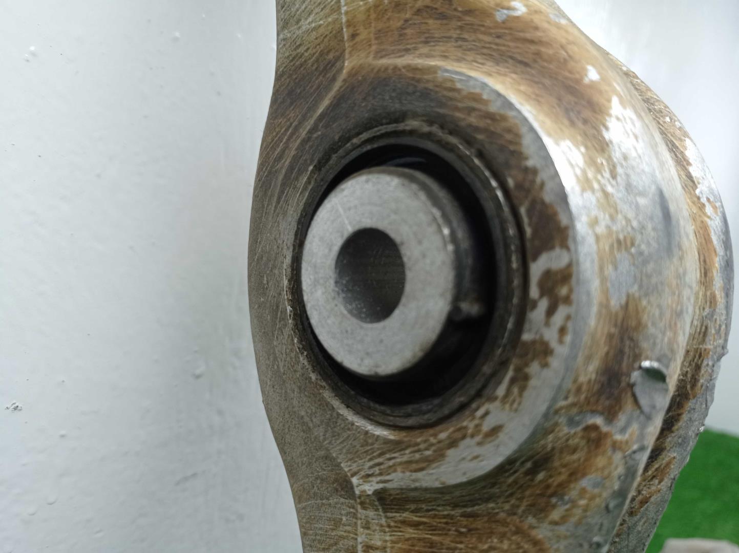 Рычаг передний нижний левый