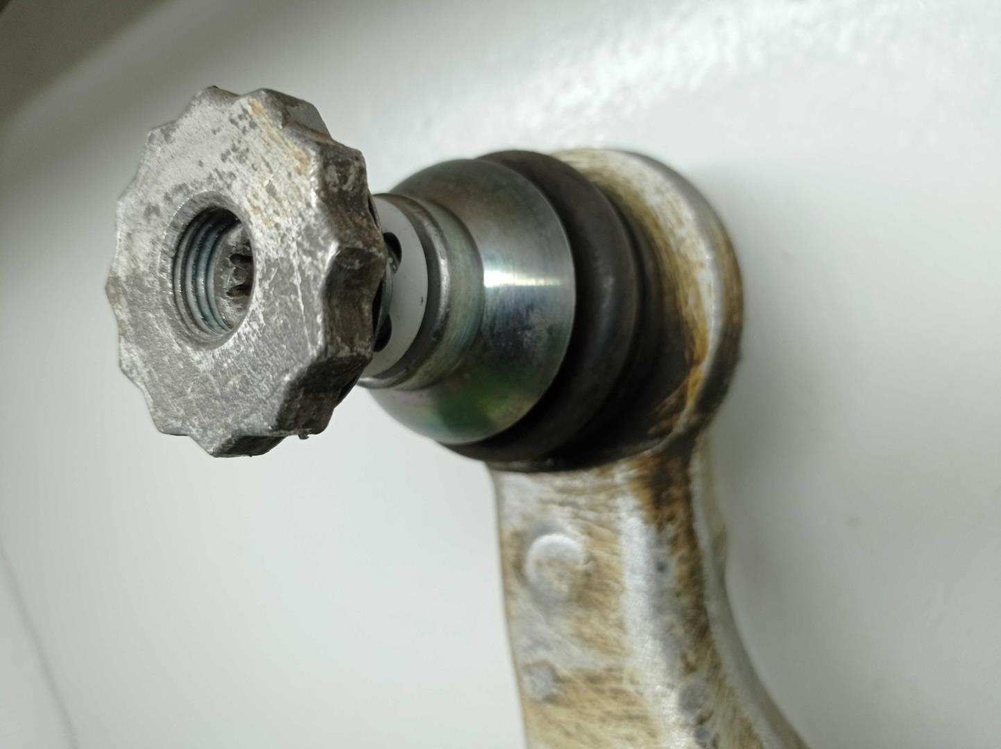 Рычаг передний нижний левый