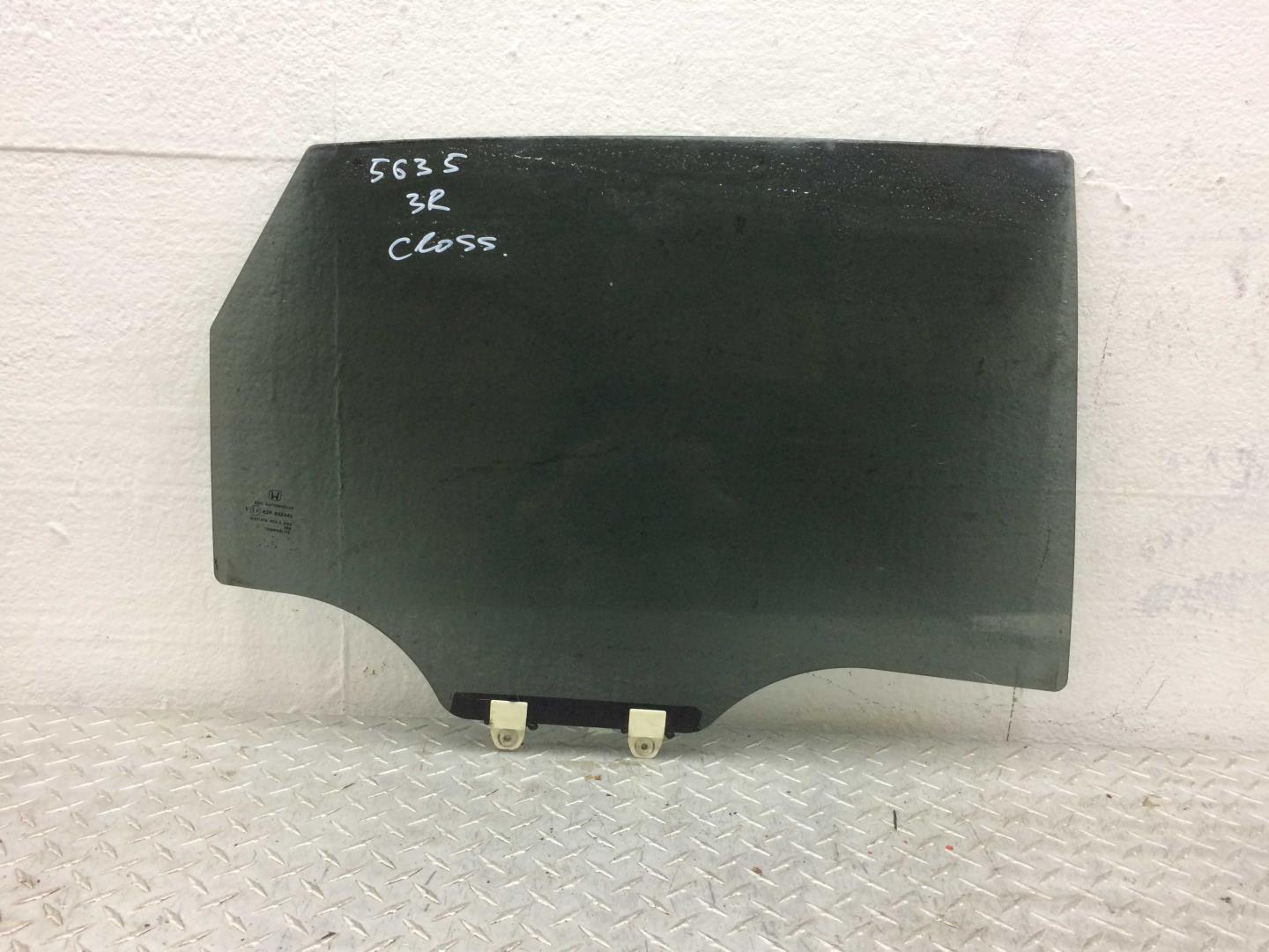 Стекло двери задней правой