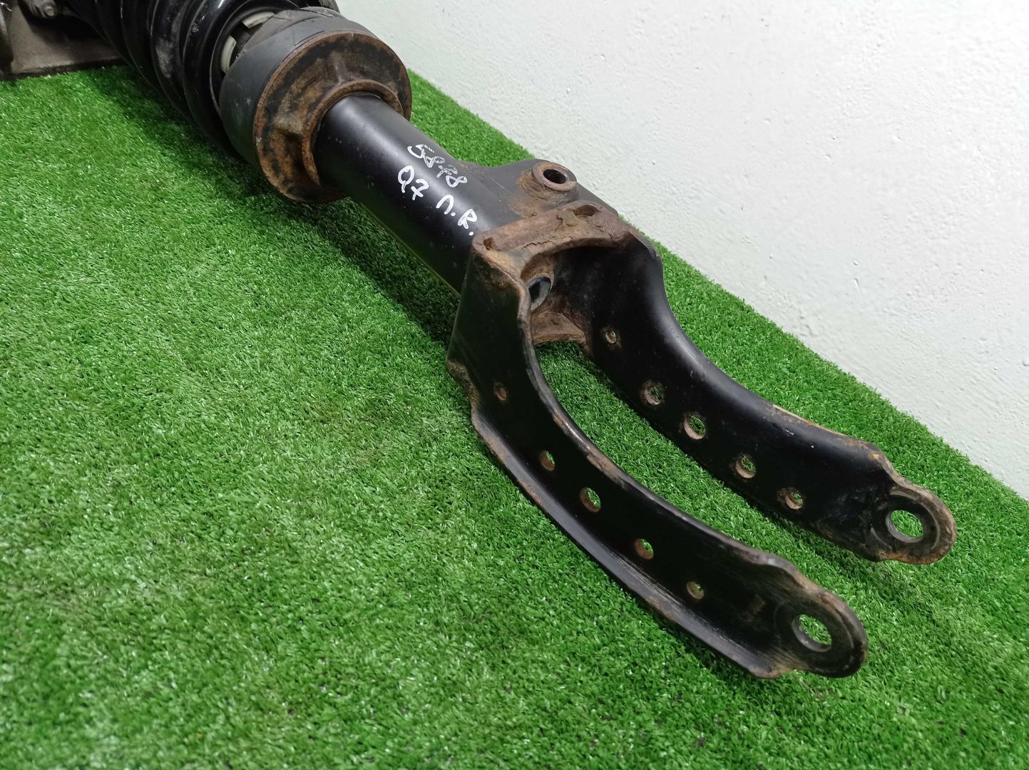 Амортизатор передний правый