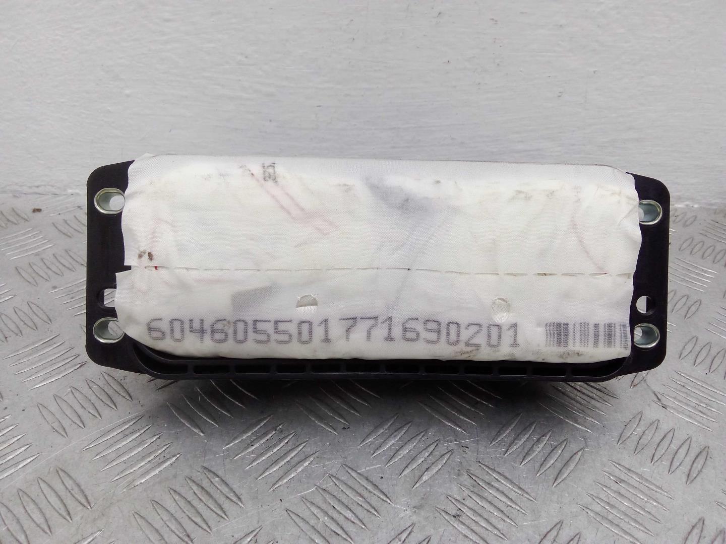 Подушка безопасности пассажирская (в торпедо)