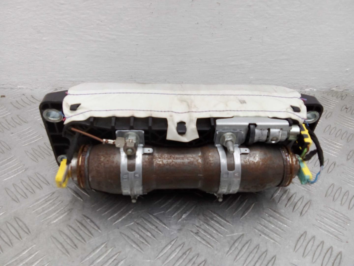 Подушка безопасности пассажирская (в торпедо)