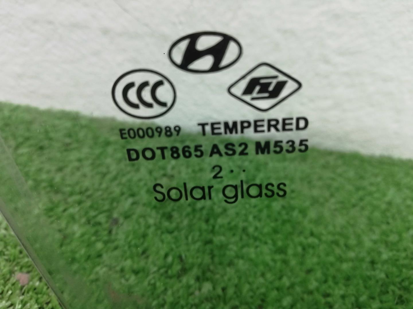 Стекло двери задней правой