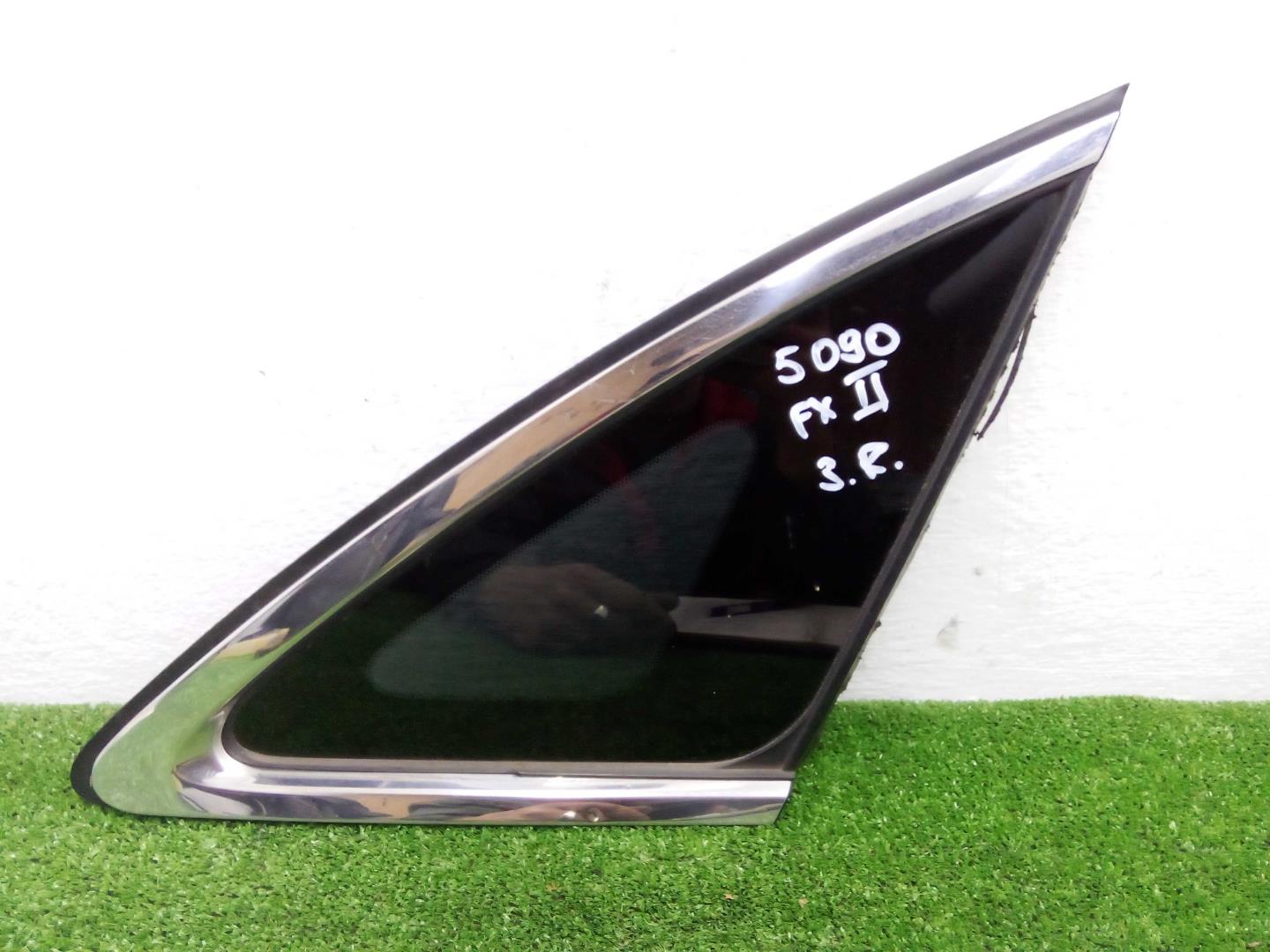 Стекло двери задней правой