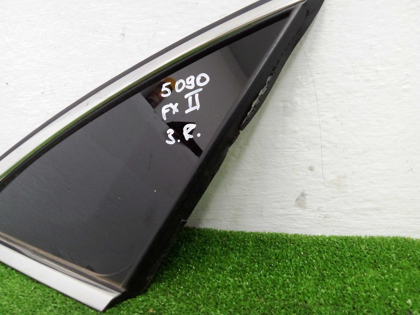 Стекло двери задней правой