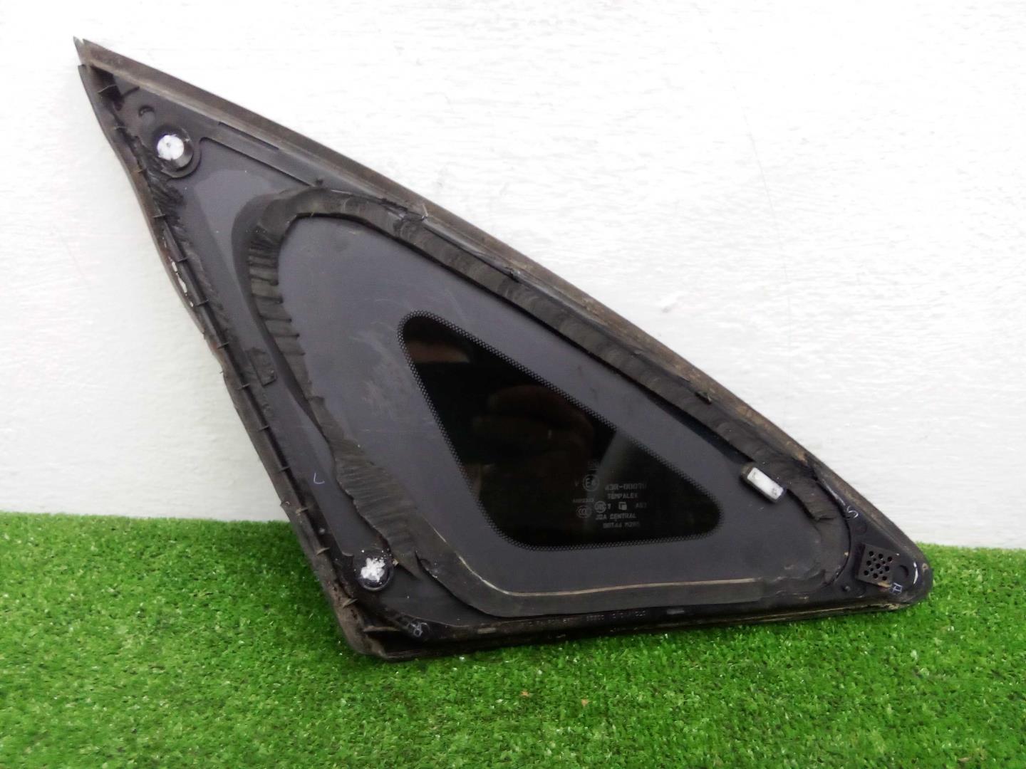 Стекло двери задней правой