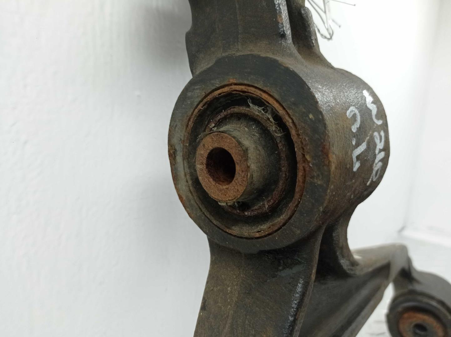 Рычаг передний нижний левый