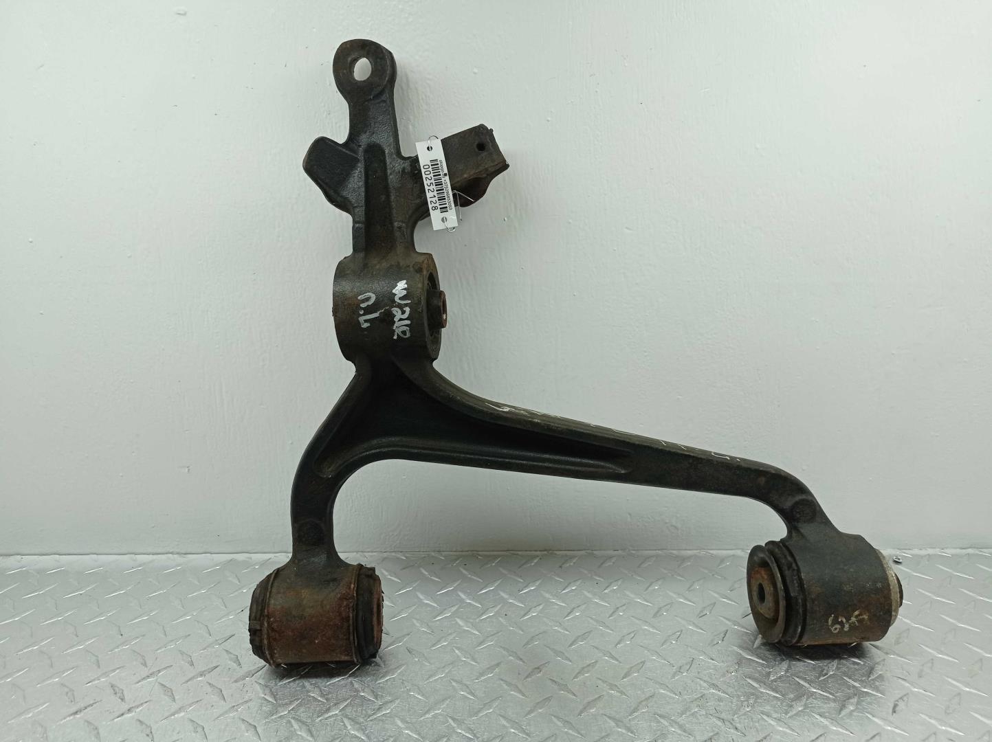 Рычаг передний нижний левый