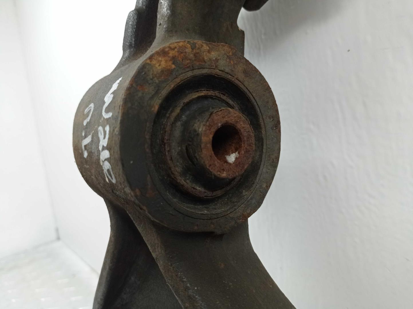 Рычаг передний нижний левый