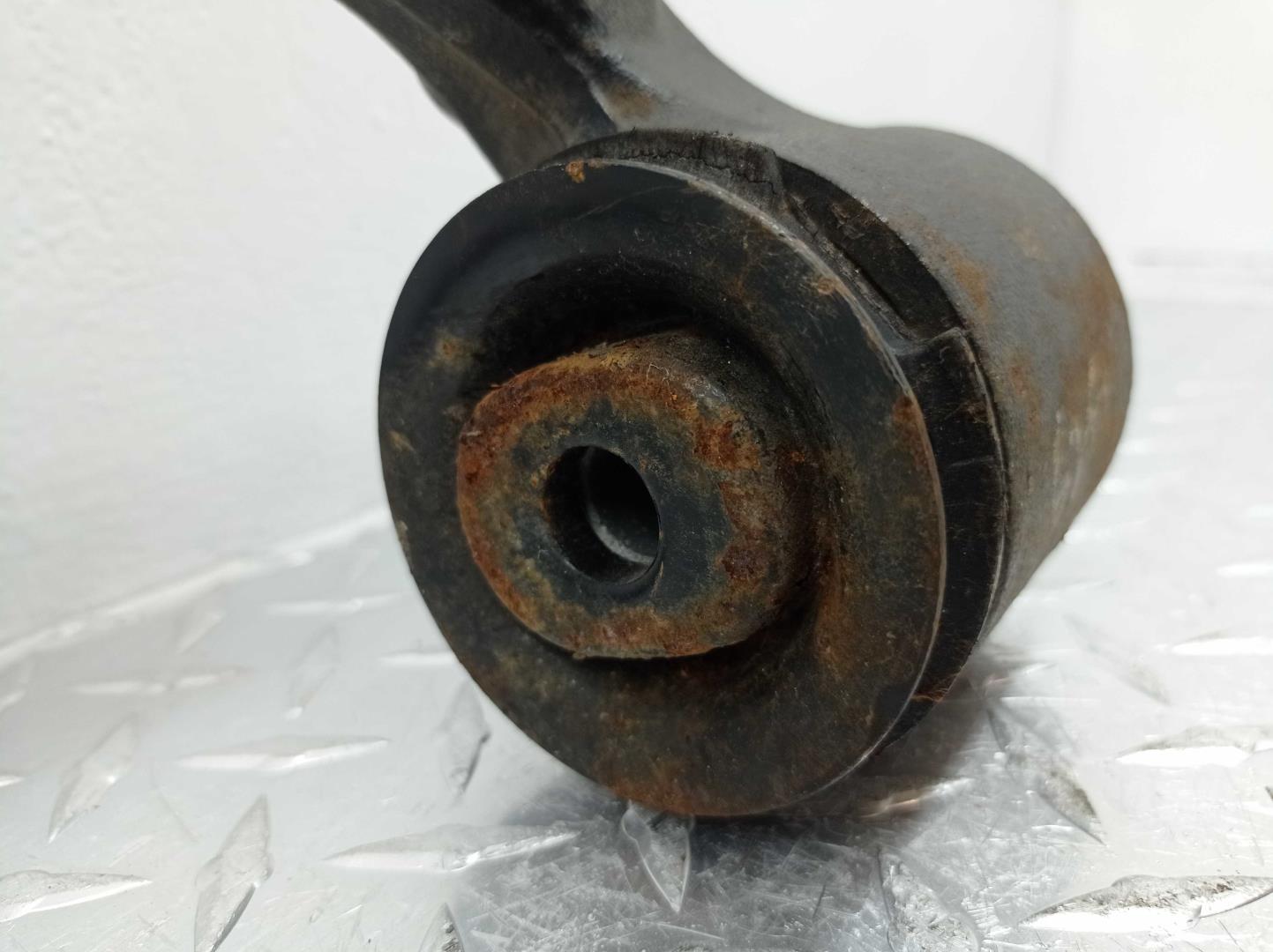 Рычаг передний нижний левый